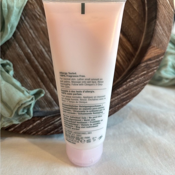 Clinique Rinse-Off Foaming Cleanser • 2.5 fl oz • NEW • Clinique Skincare - Picture 2 of 2